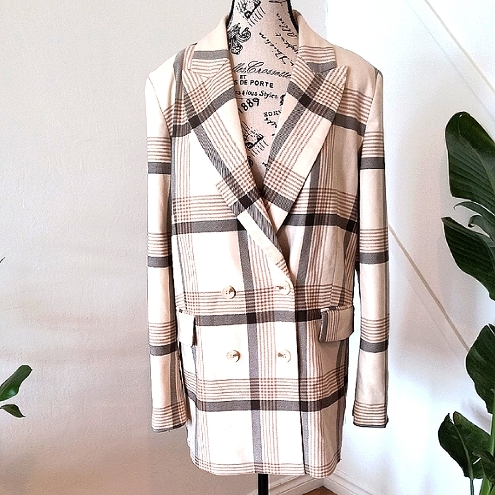 Maison d'Amélie Paris Plaid Double-Breasted Blazer. Size Medium. Great Condition